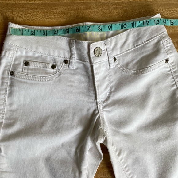 White SO Jeans Like New Kohl’s Junior Brand - Picture 2 of 7